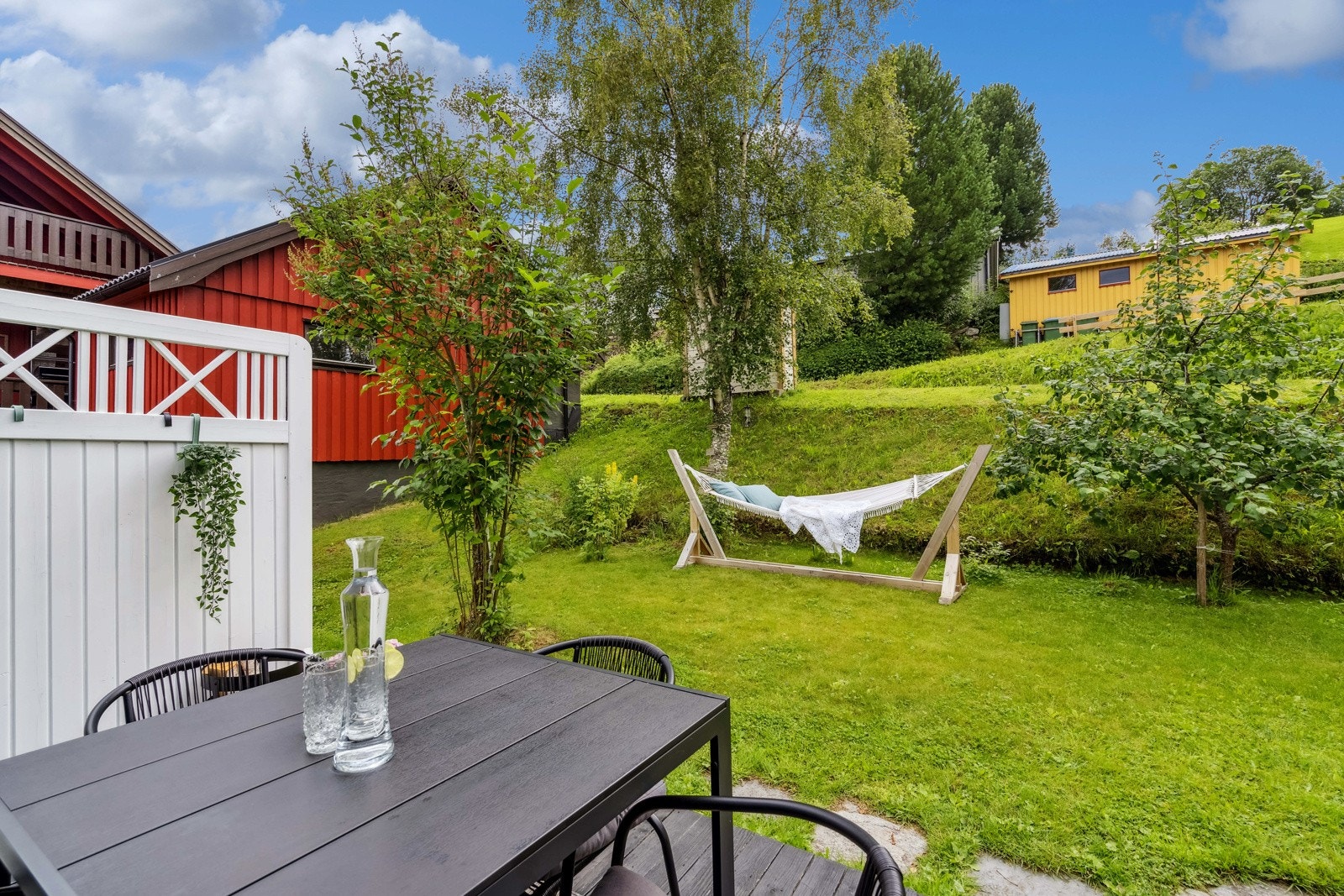 Østvendt markterrasse hvor man kan nyte morgensola. Galleribilde