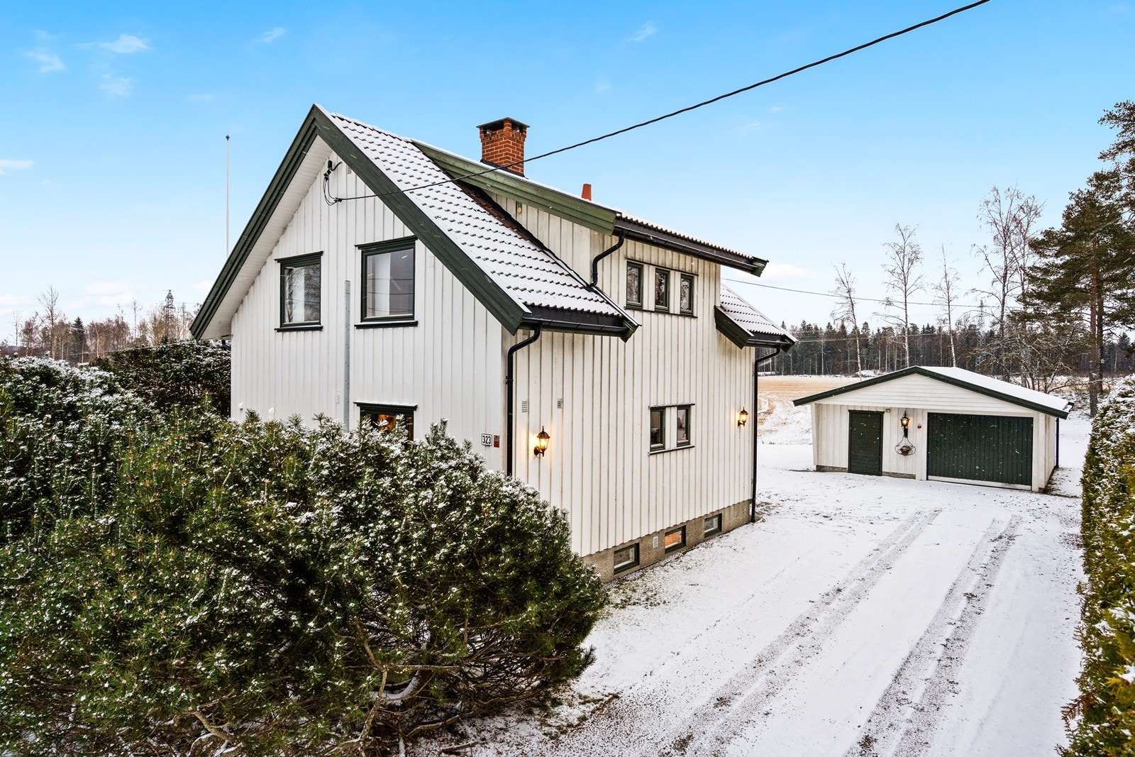 Eiendommen ligger i landlige omgivelser med kort avstand inn til sentrum av Askim Galleribilde