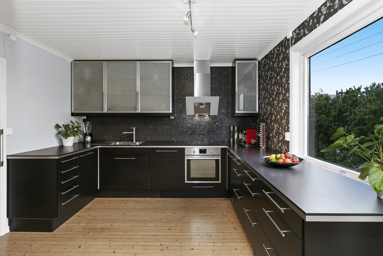 Pent kjøkken i moderne stil fra 2012 Galleribilde