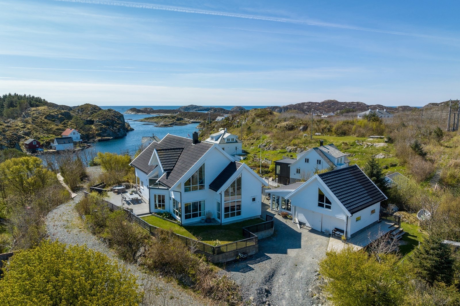 Velkommen til Sjøbuneset 16 -En stor og meget innholdsrik enebolig på idylliske Espevær. Galleribilde