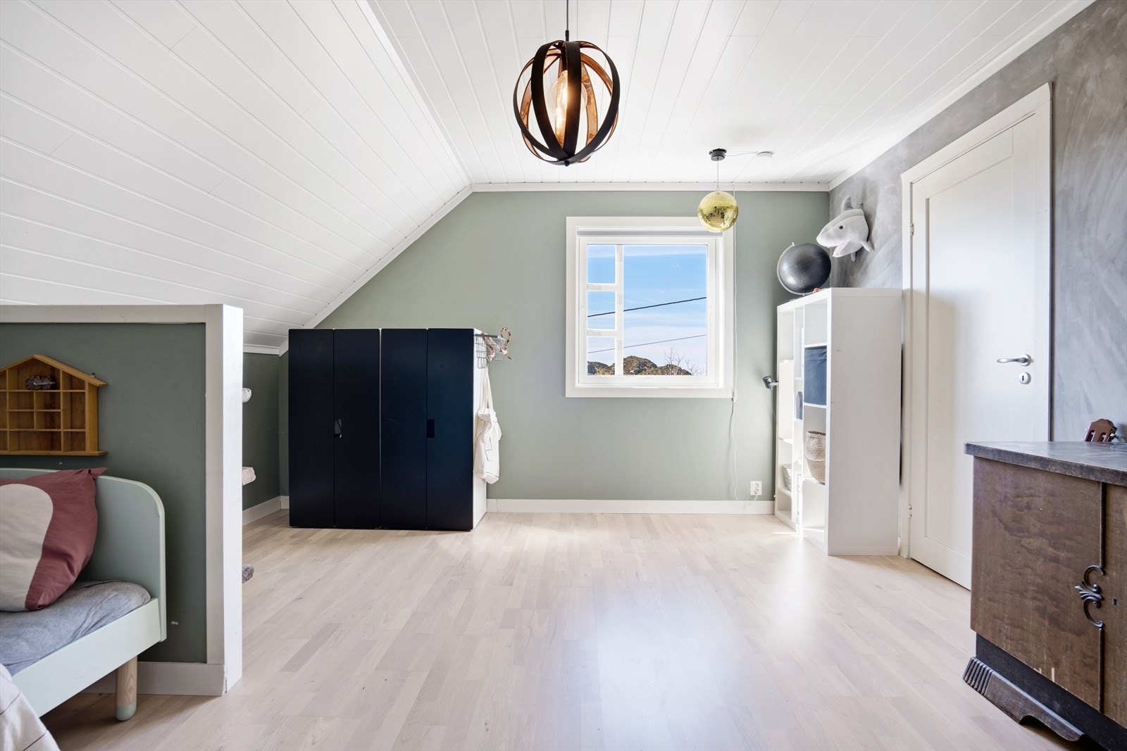 Soverom - Soverommene i boligen er store og har god plass til møbler og seng(er) Galleribilde