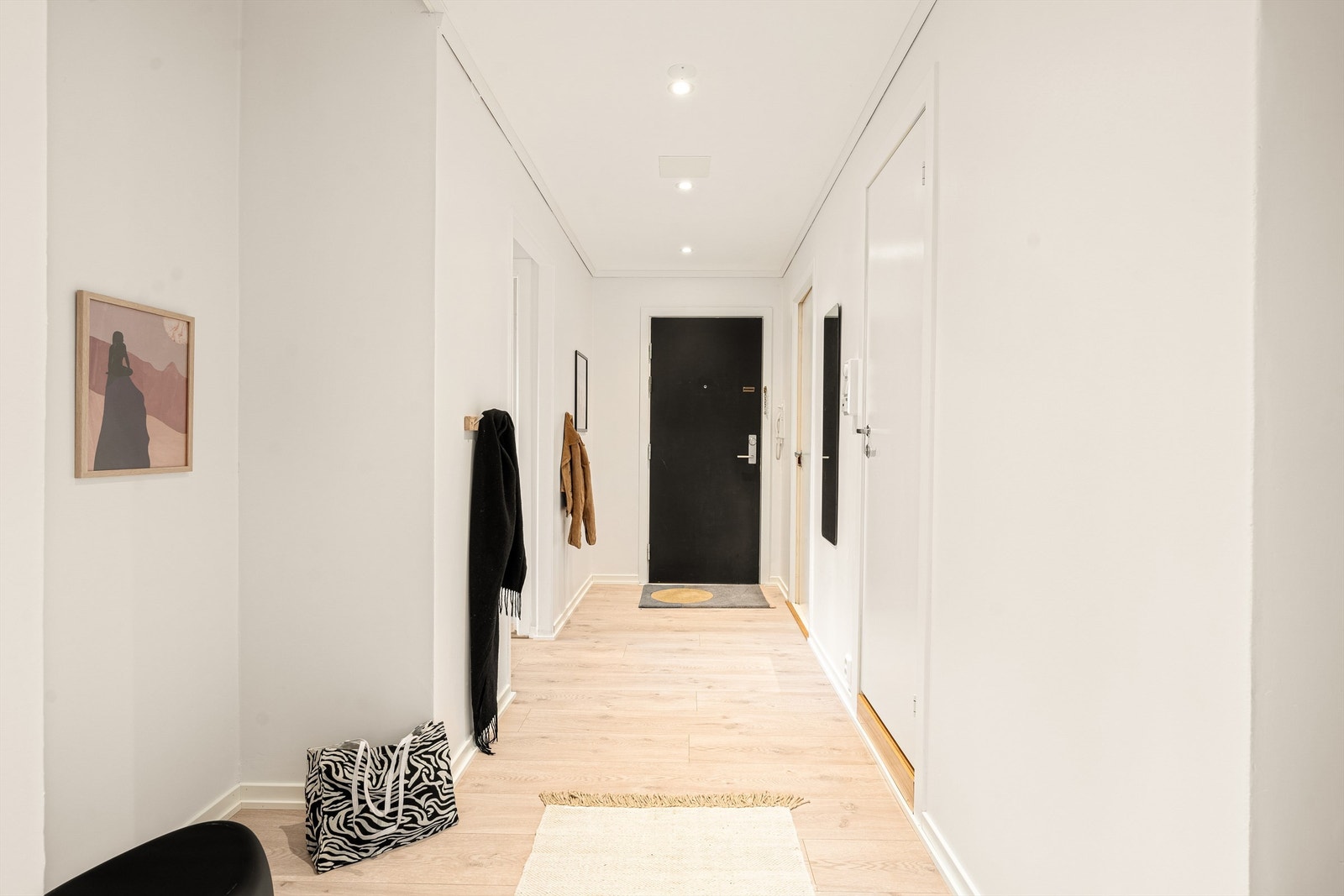 - Her blir man møtt av en romslig gang - Galleribilde