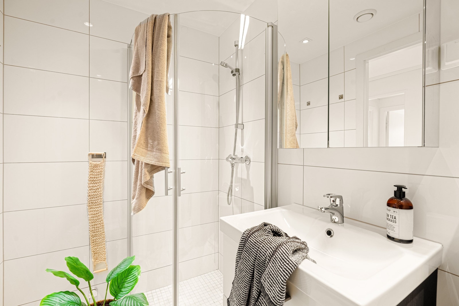 - Badet er også pusset opp av forrige eier og er fra 2011- Galleribilde