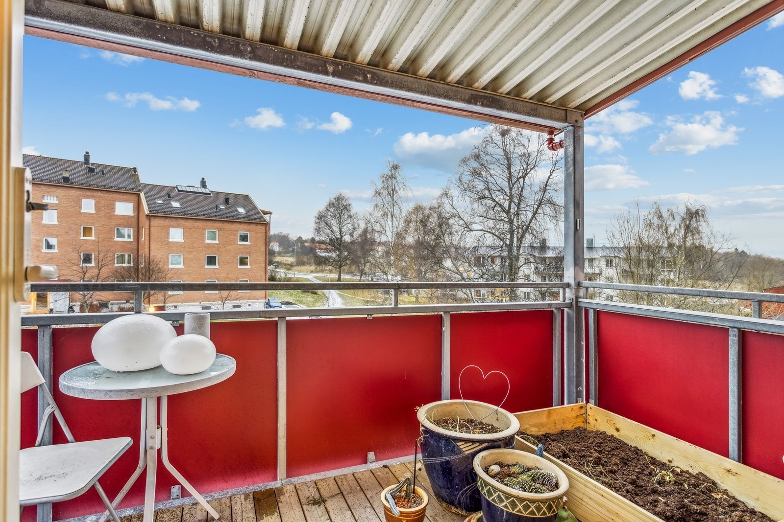 Balkong på 7 m² med fin utsikt til boligområdet. Galleribilde