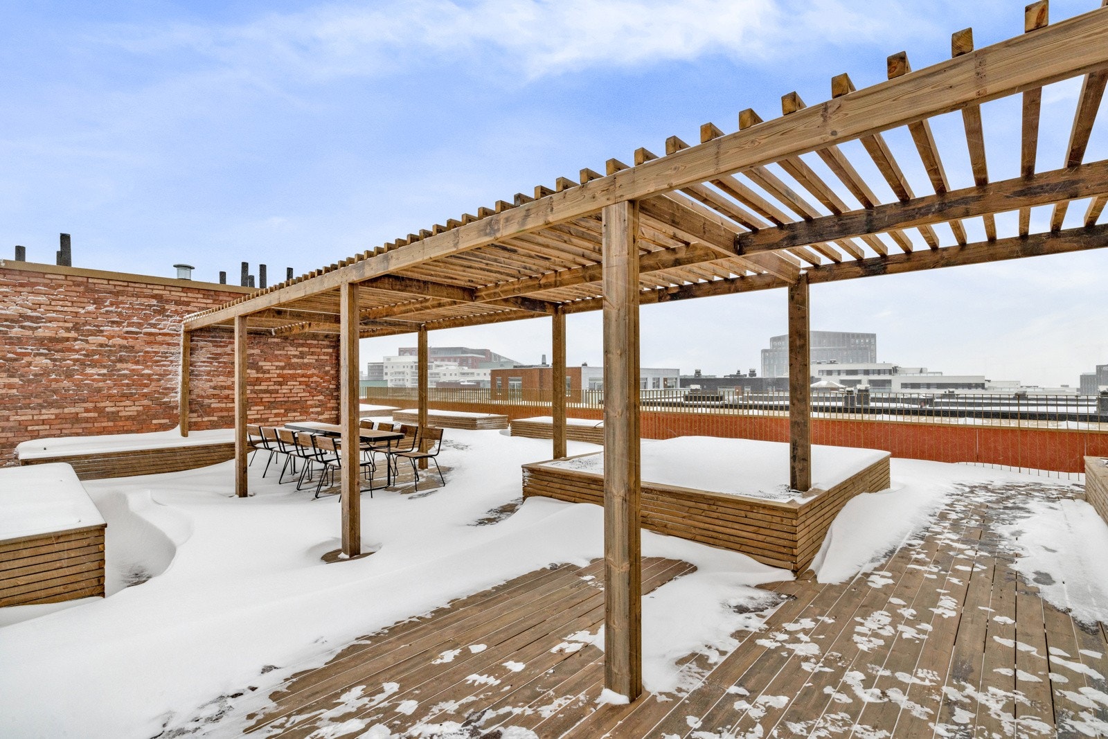 Felles takterrasse med felles sittegrupper Galleribilde