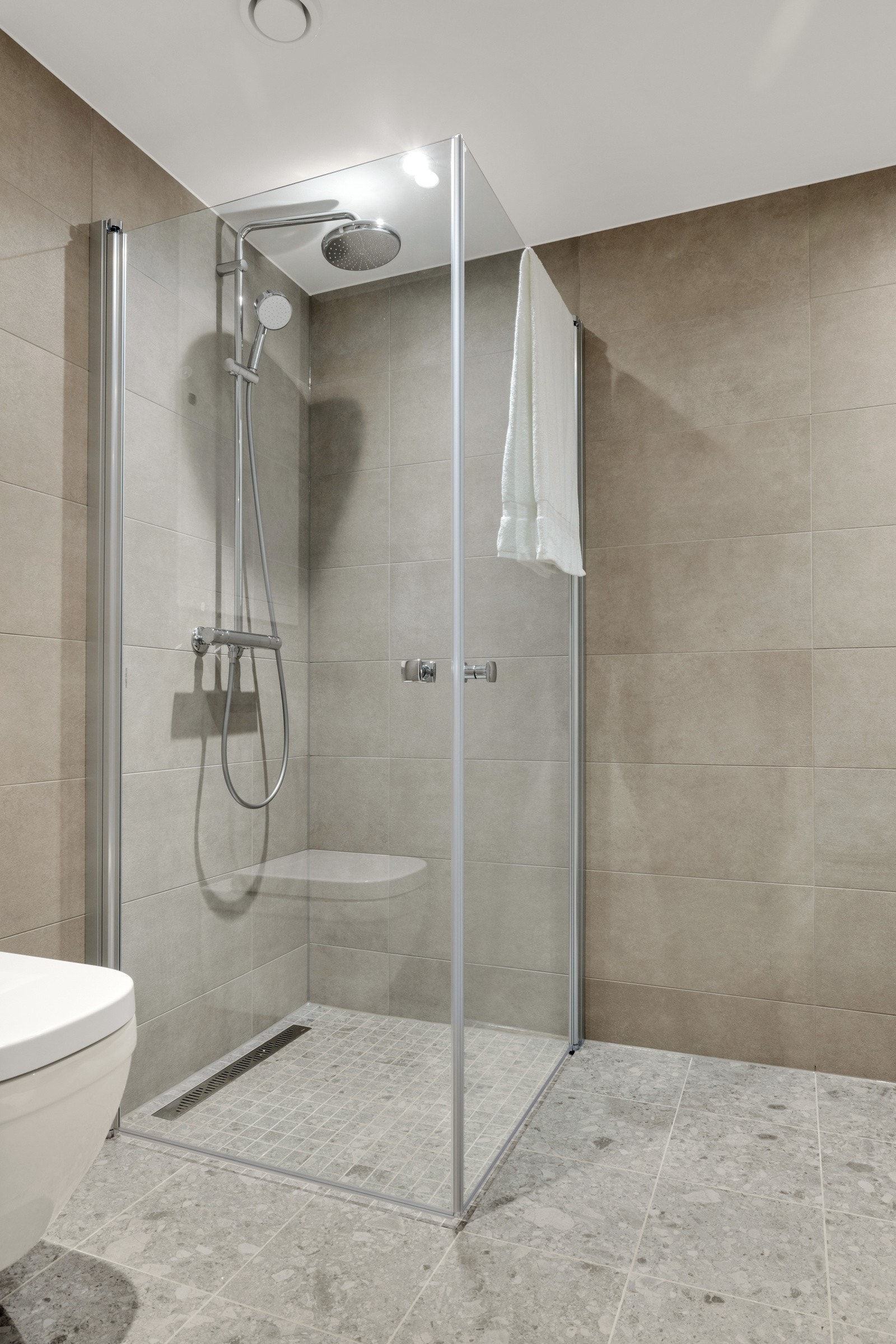 Dusjdører i herdet glass. Galleribilde