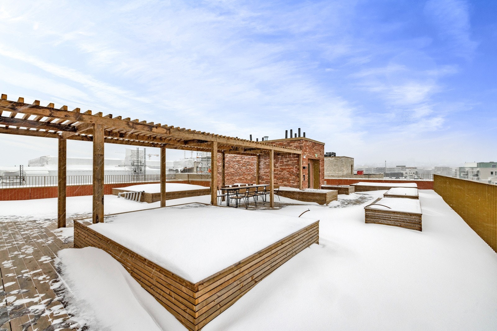 Felles takterrasse med felles sittegrupper Galleribilde