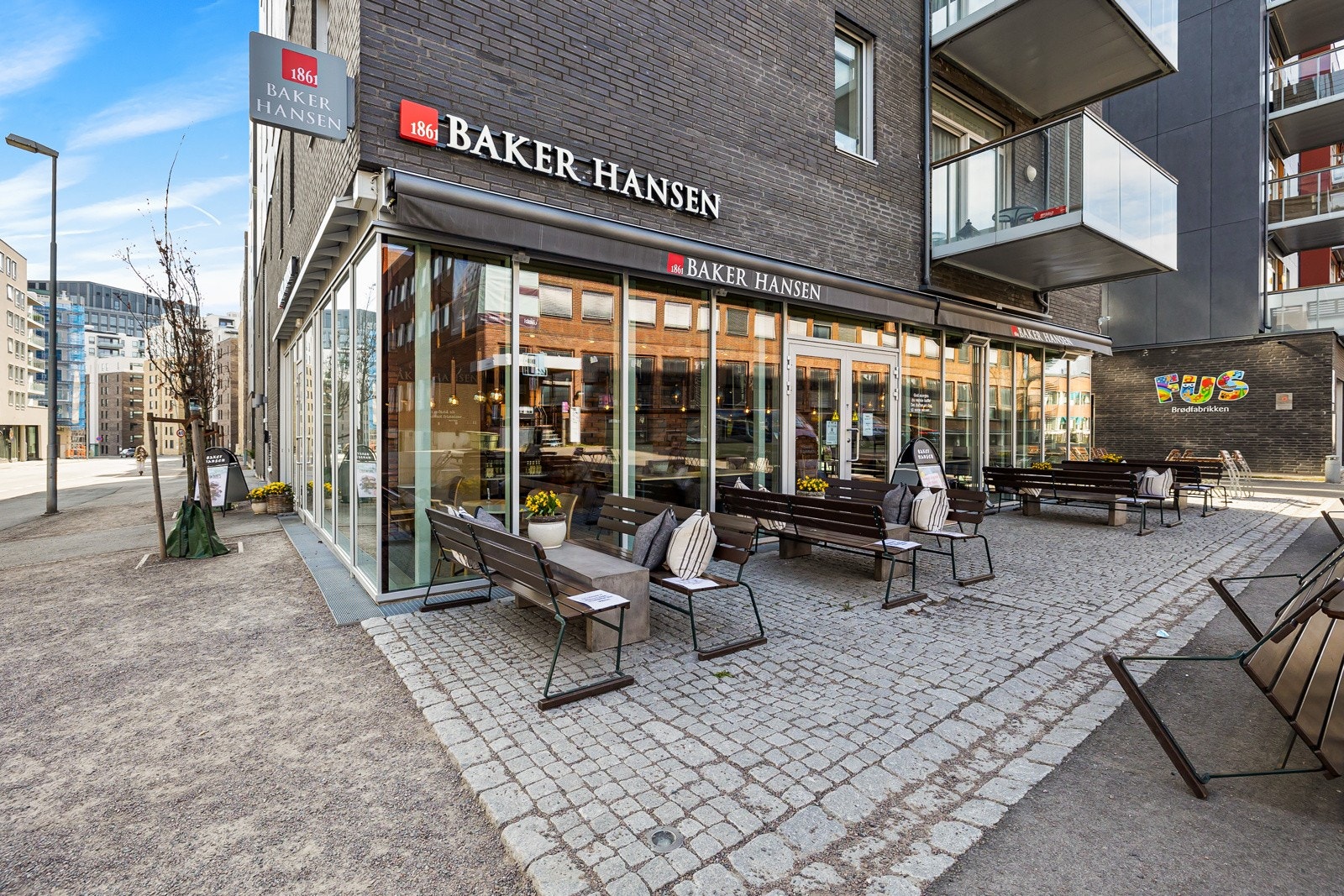 Baker Hansen på Løren rett utenfor Galleribilde