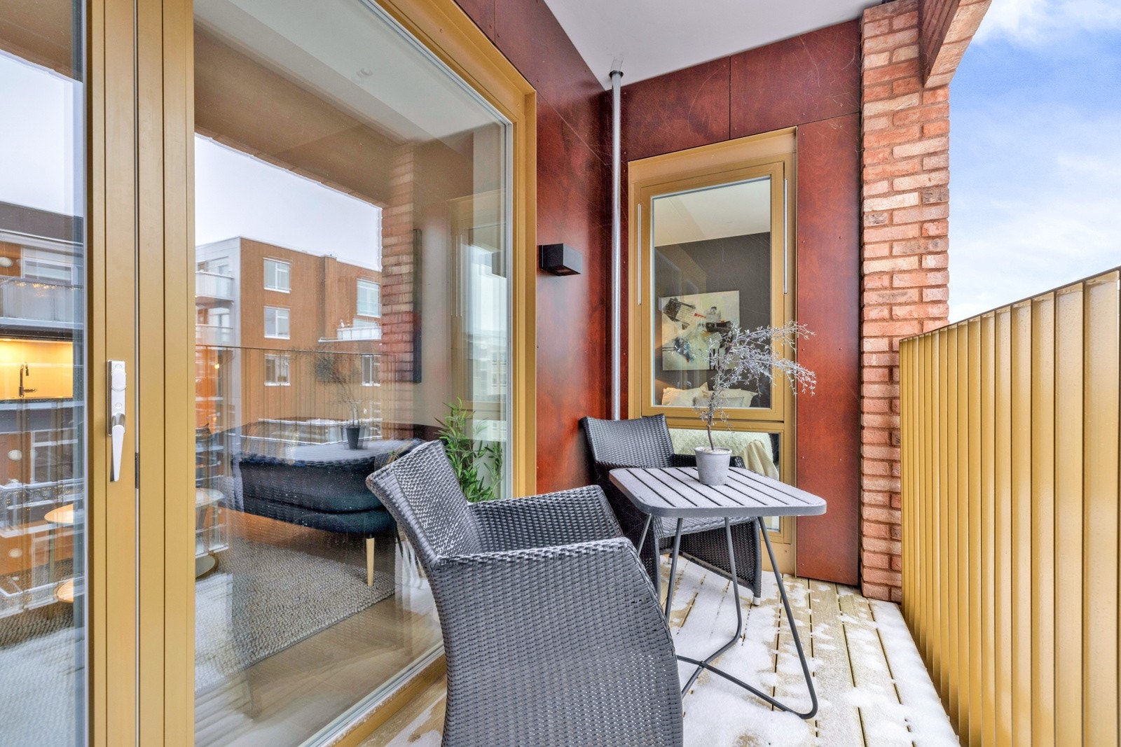 Fra stuen er det utgang til balkong på 5,5 kvm. Galleribilde