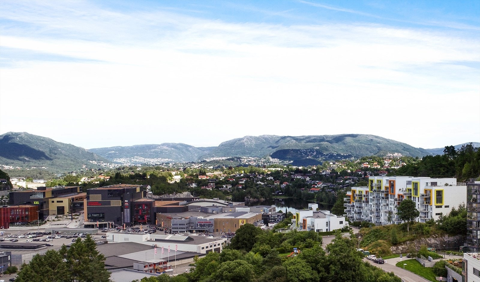 Fra Laguneparken er det også svært gode kollektivtransport som buss og bybane - som tar deg direkte til Flesland eller inn til sentrum. Galleribilde