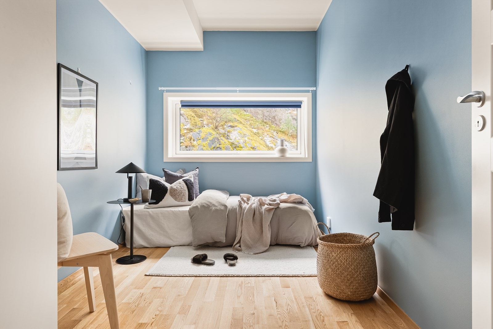 Leiligheten har to romslige soverom på 8,18 m² og 13,47m² Galleribilde
