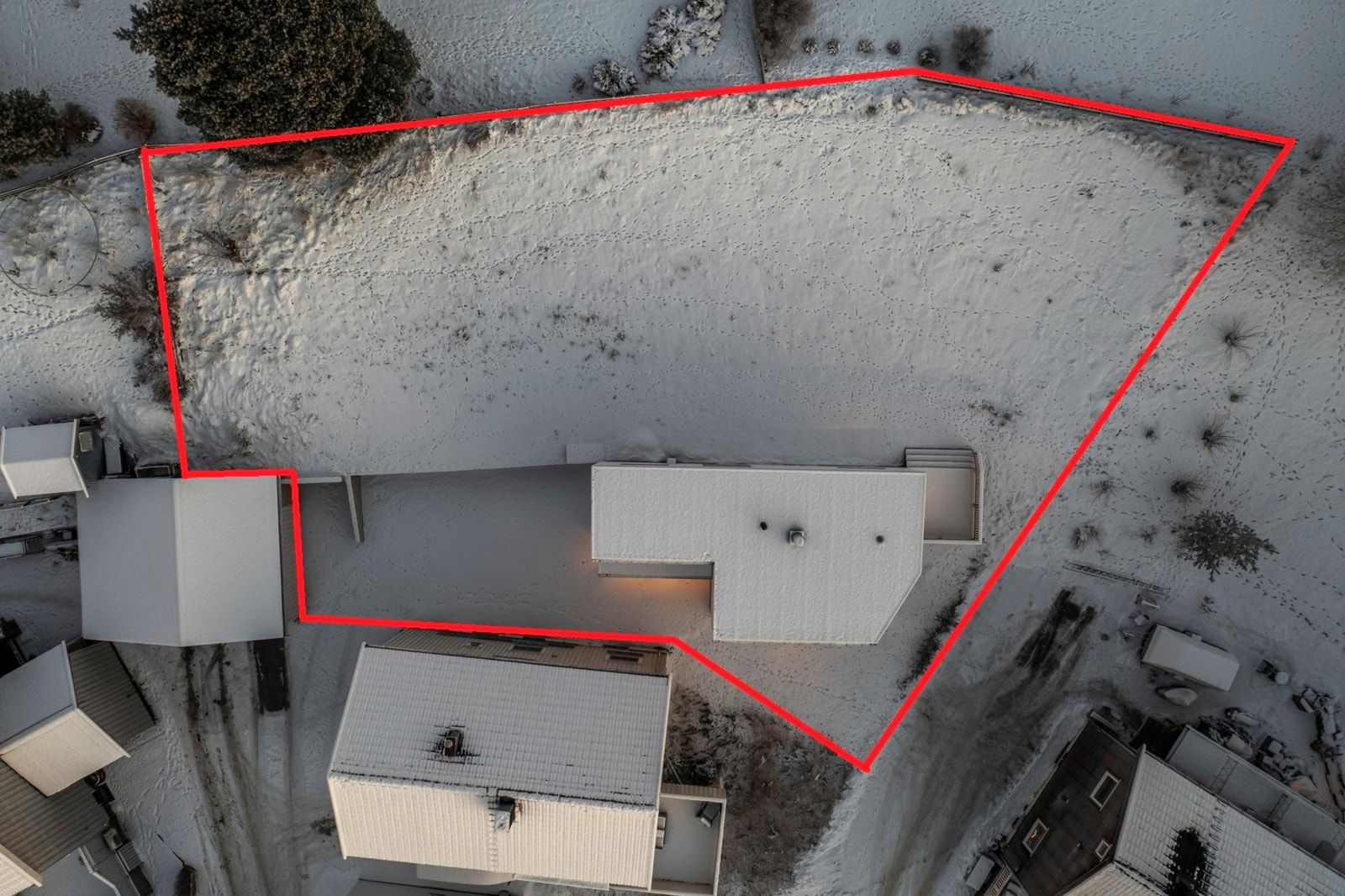 Eiendomstomten er på hele 822 kvm, en sjelden størrelse såpass sentrumsnært. Galleribilde