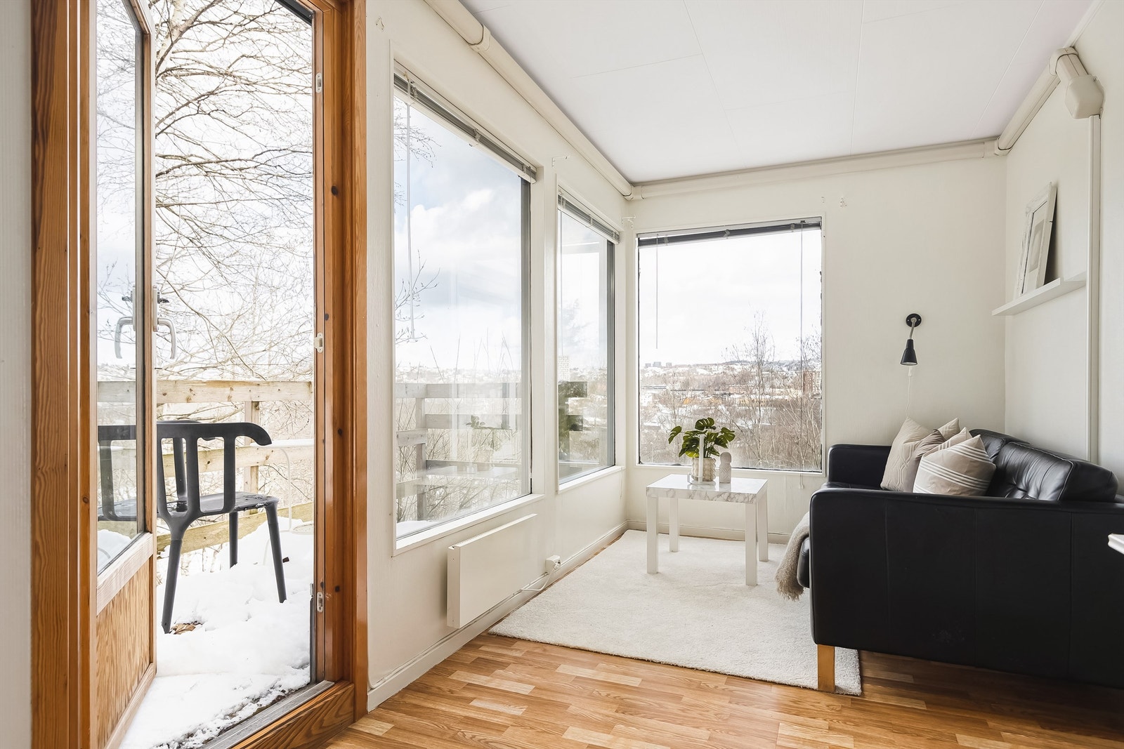 Soverom på 12,5 kvm med plass til ønsket soveromsmøblement. Man har utgang til privat balkong Galleribilde