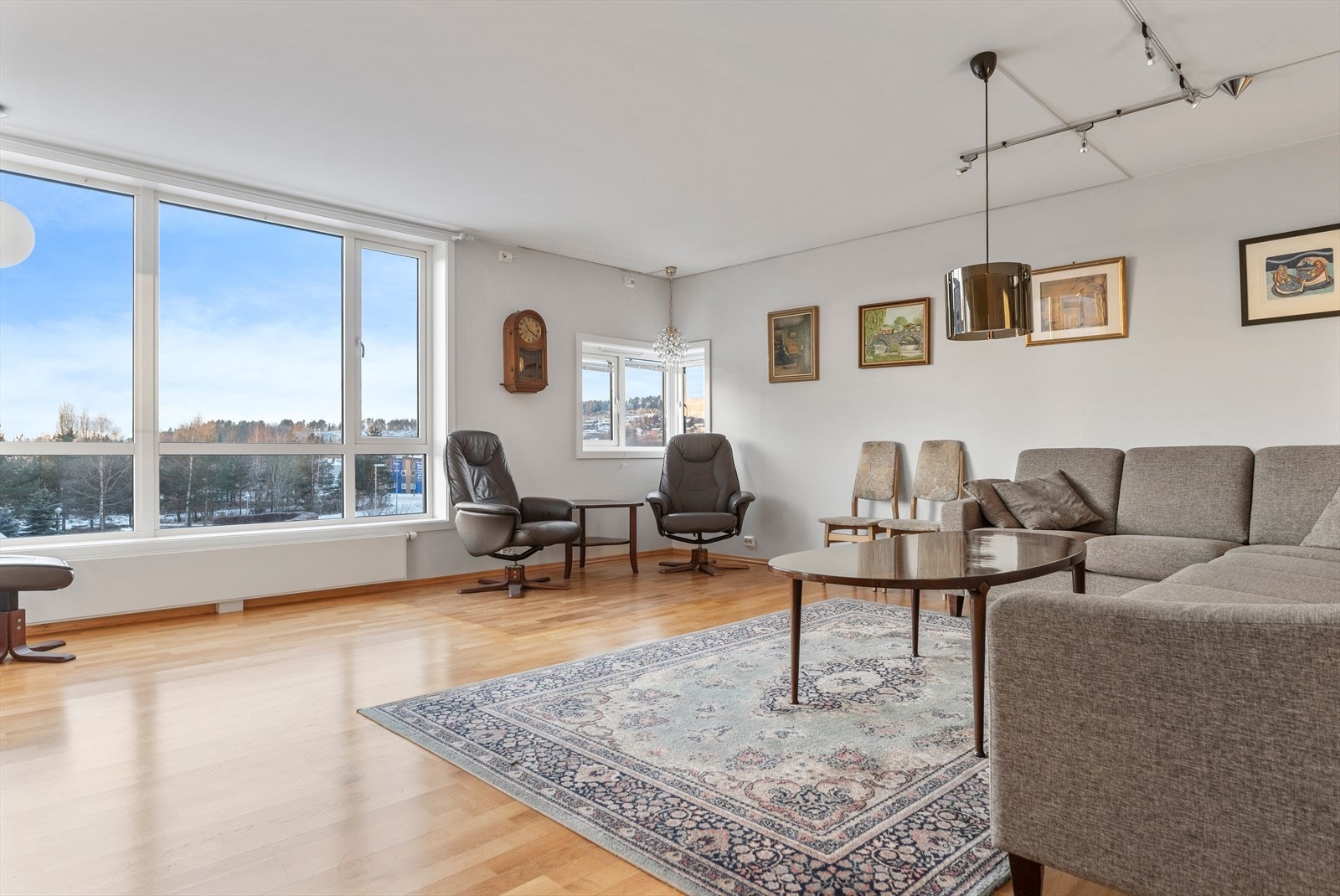 Stue med godt lysinnslipp Galleribilde