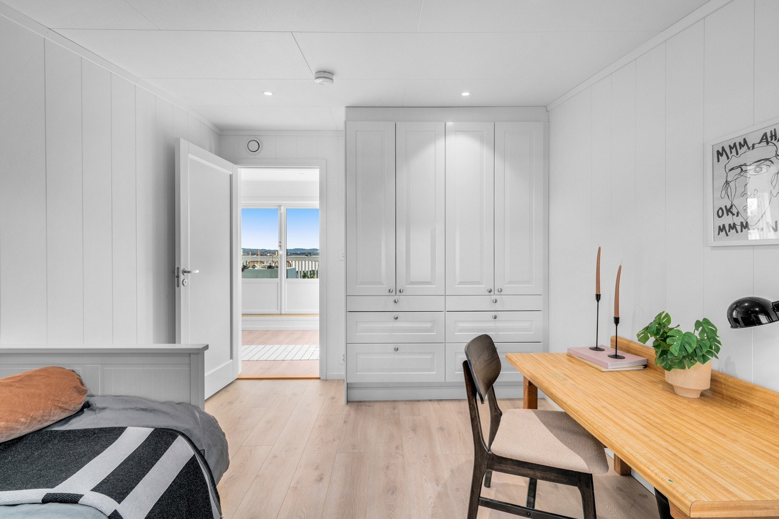 Av lagringsmuligheter er det bod i tredje etasje og bod under trapp i første etasje. Galleribilde