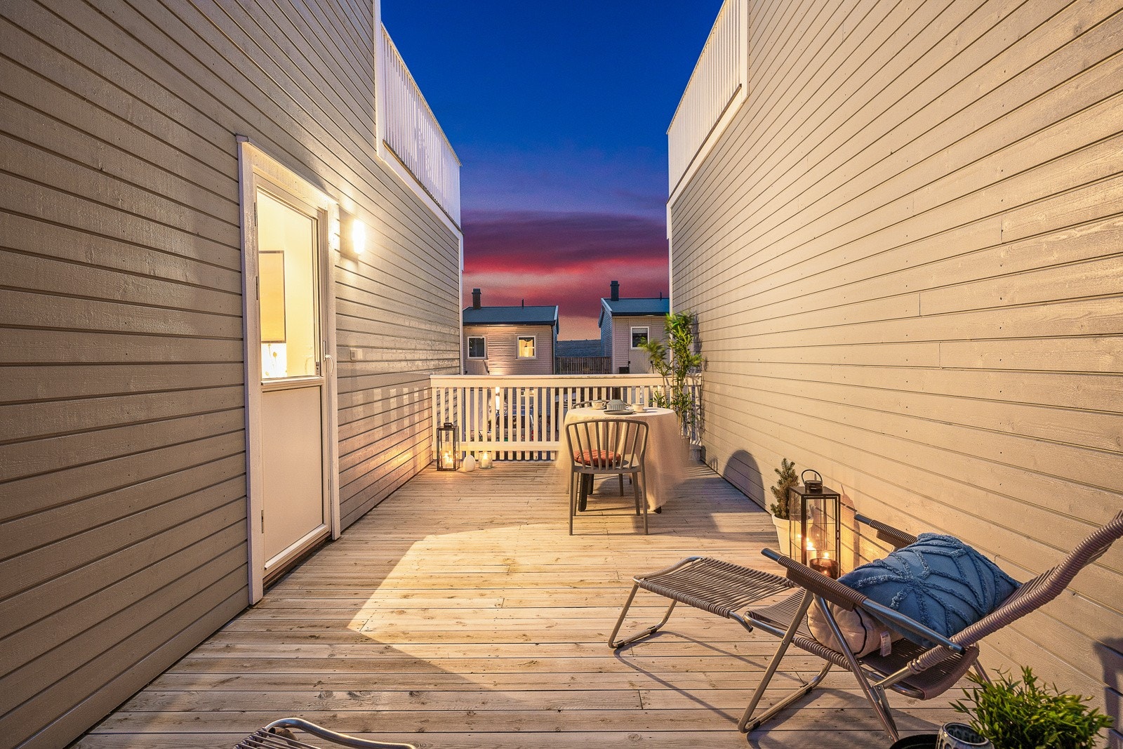 For en mer tilbaketrukket tilværelse kan man trekke opp i andre etasje hvor det er utgang til en nordvestvendt terrasse på ca. 23 kvm. Galleribilde