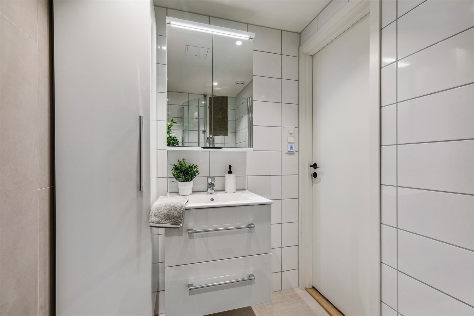 Leiligheten har også et separat toalettrom som ble modernisert i 2021 i regi av borettslaget Galleribilde