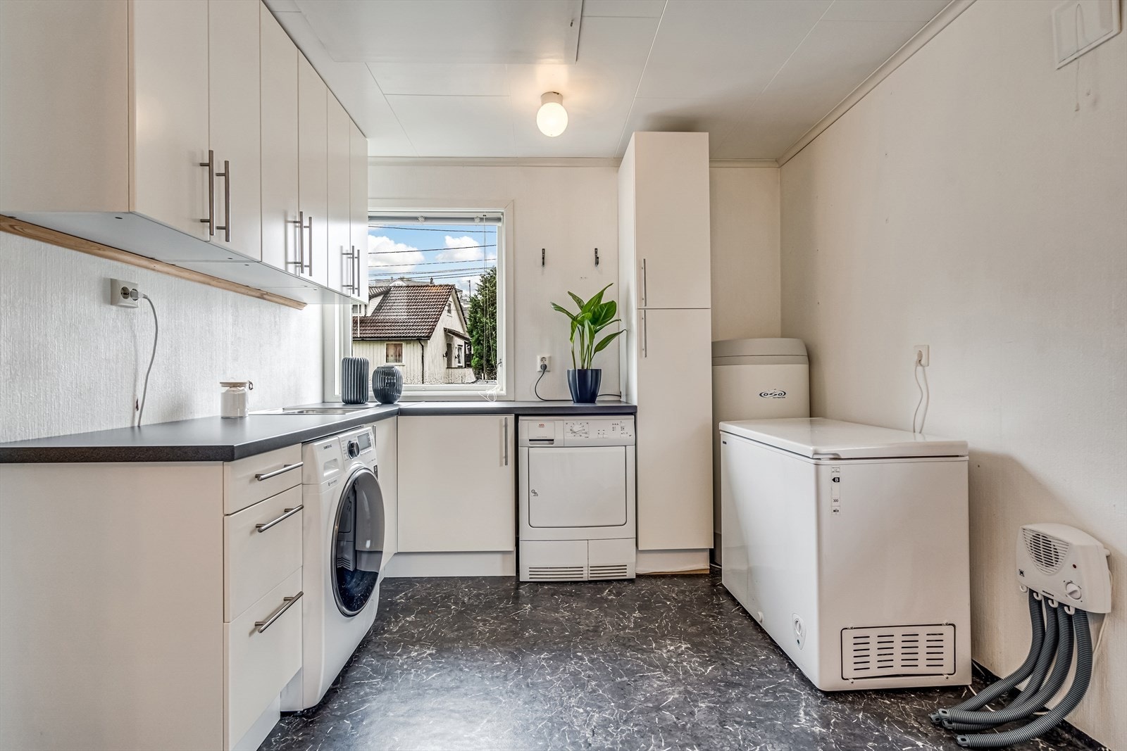 Vaskerom Galleribilde