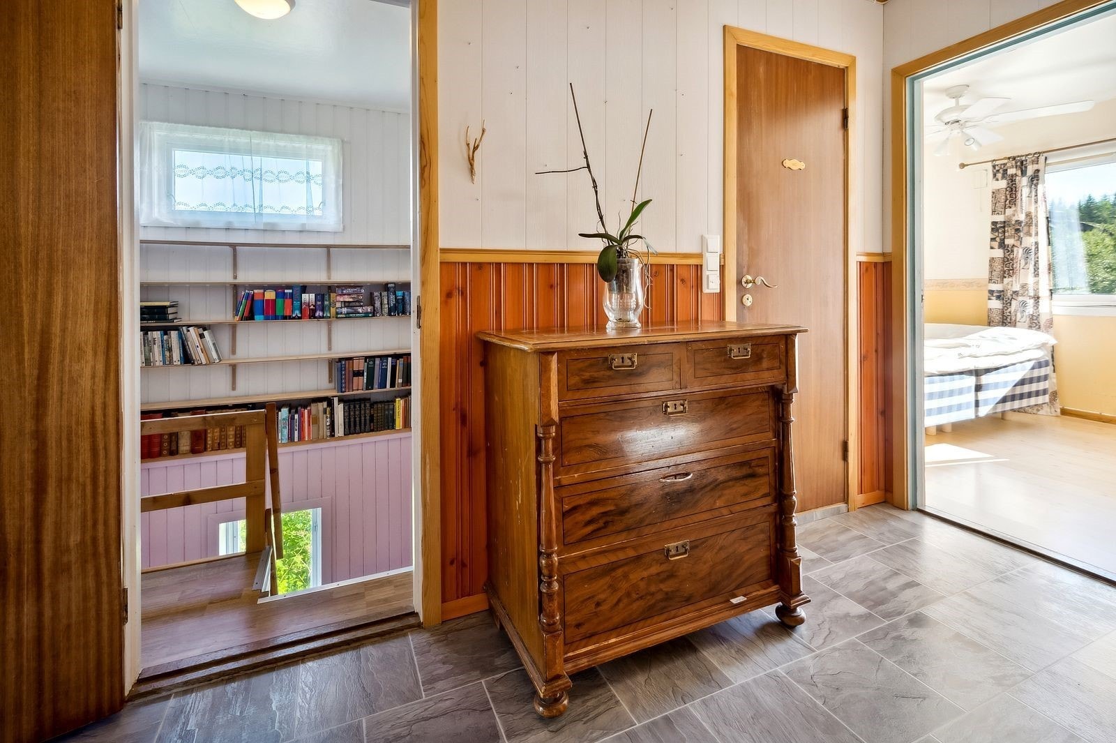 - Trappen leder oss ned til... Galleribilde