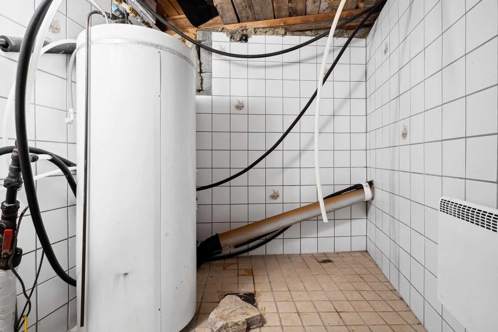 Teknisk rom under oppussing Galleribilde