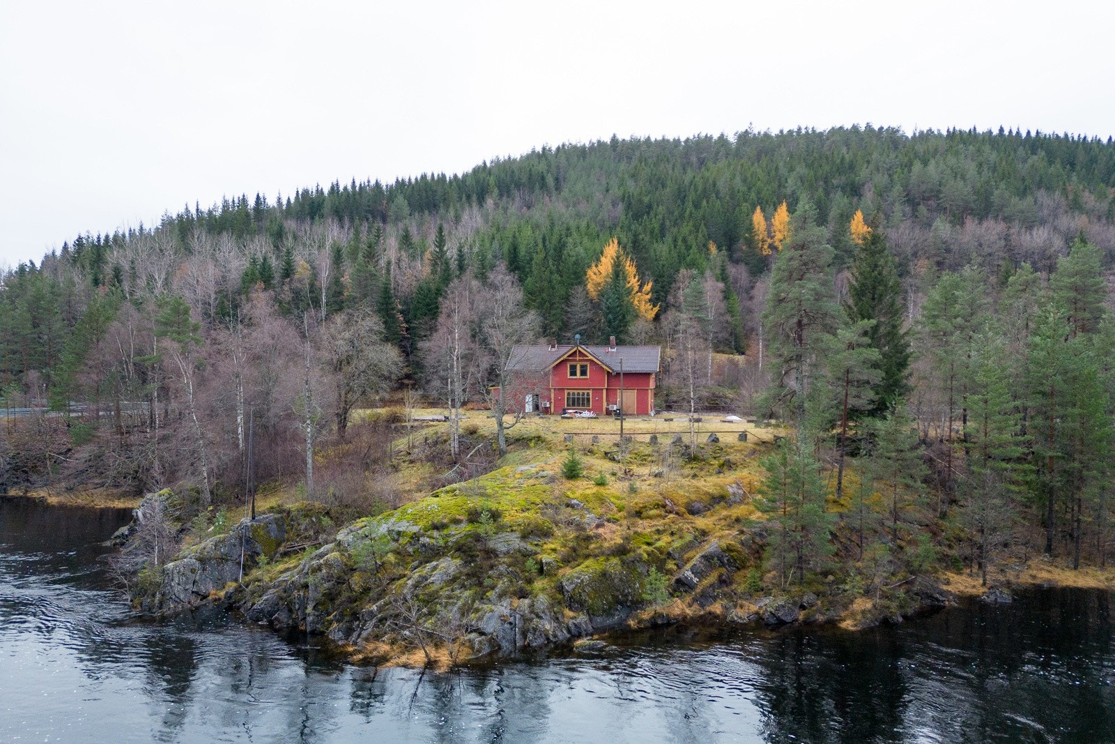Velkommen til gamle "Iveland stasjon" Galleribilde