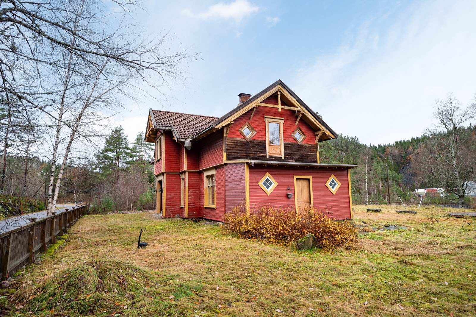 Stor bolig på hele 227 m², pluss kjeller og loft Galleribilde