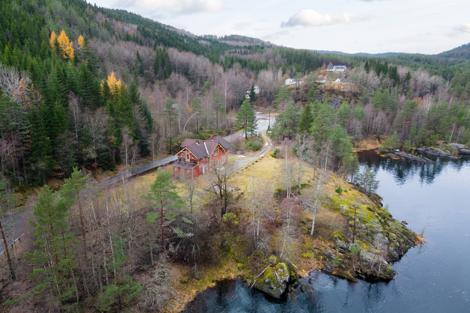 Idyllisk beliggenhet ved Otras vestbredd Galleribilde