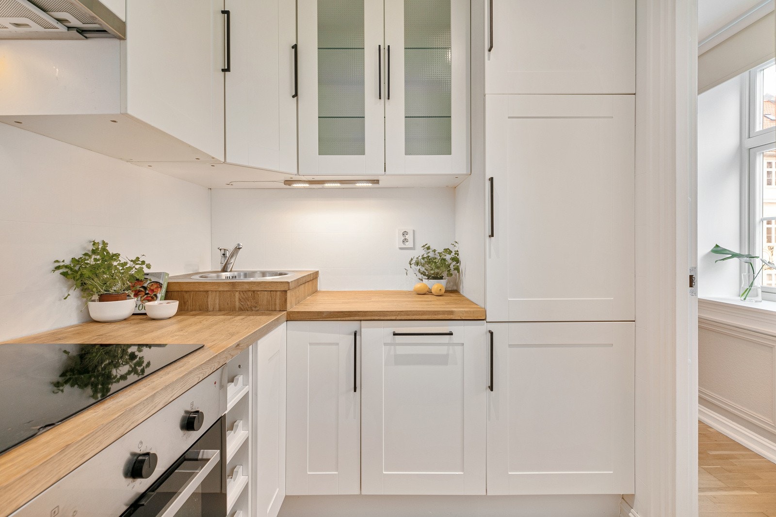 Arealeffektivt og pent kjøkken Galleribilde