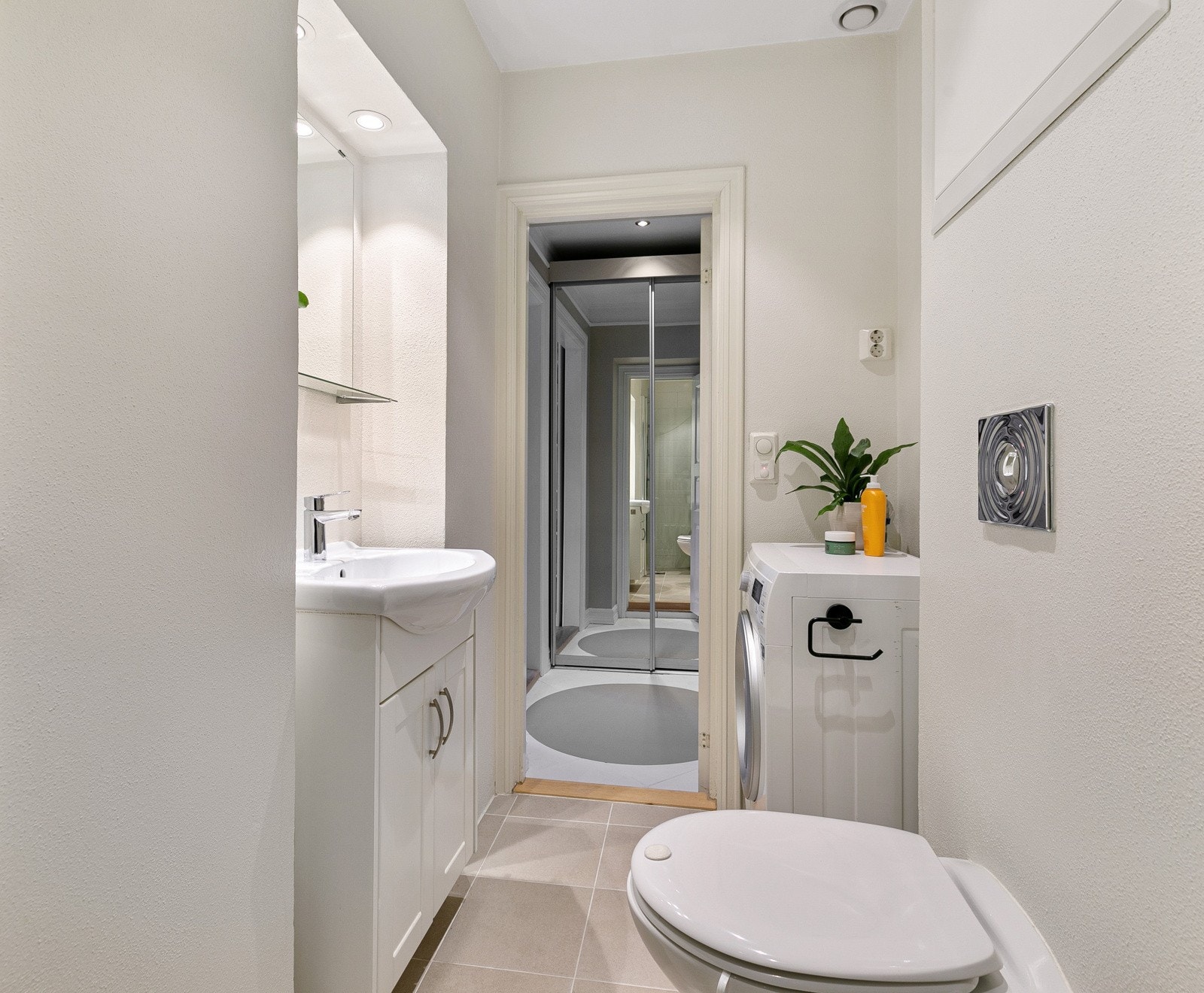 Badet har god størrelse og moderne løsninger Galleribilde