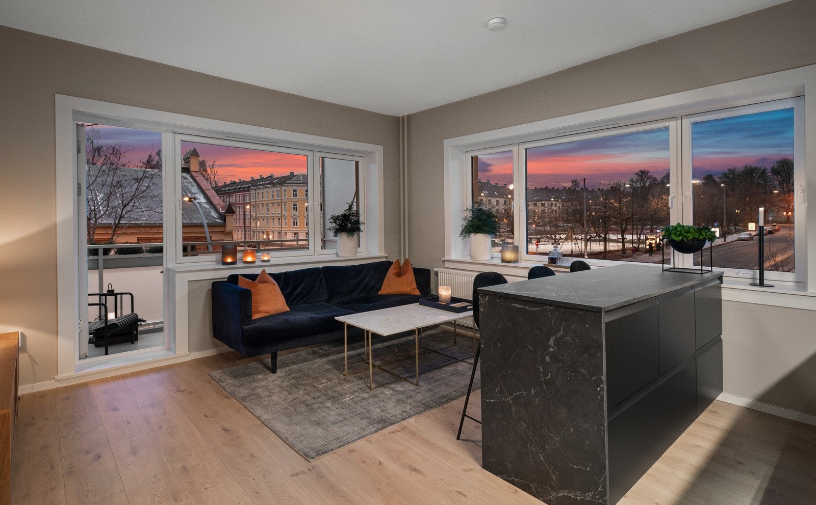 Privatmegleren og Cecilie Elliott Jørstad ønsker velkommen til Ole Bulls gate 23 A! Galleribilde