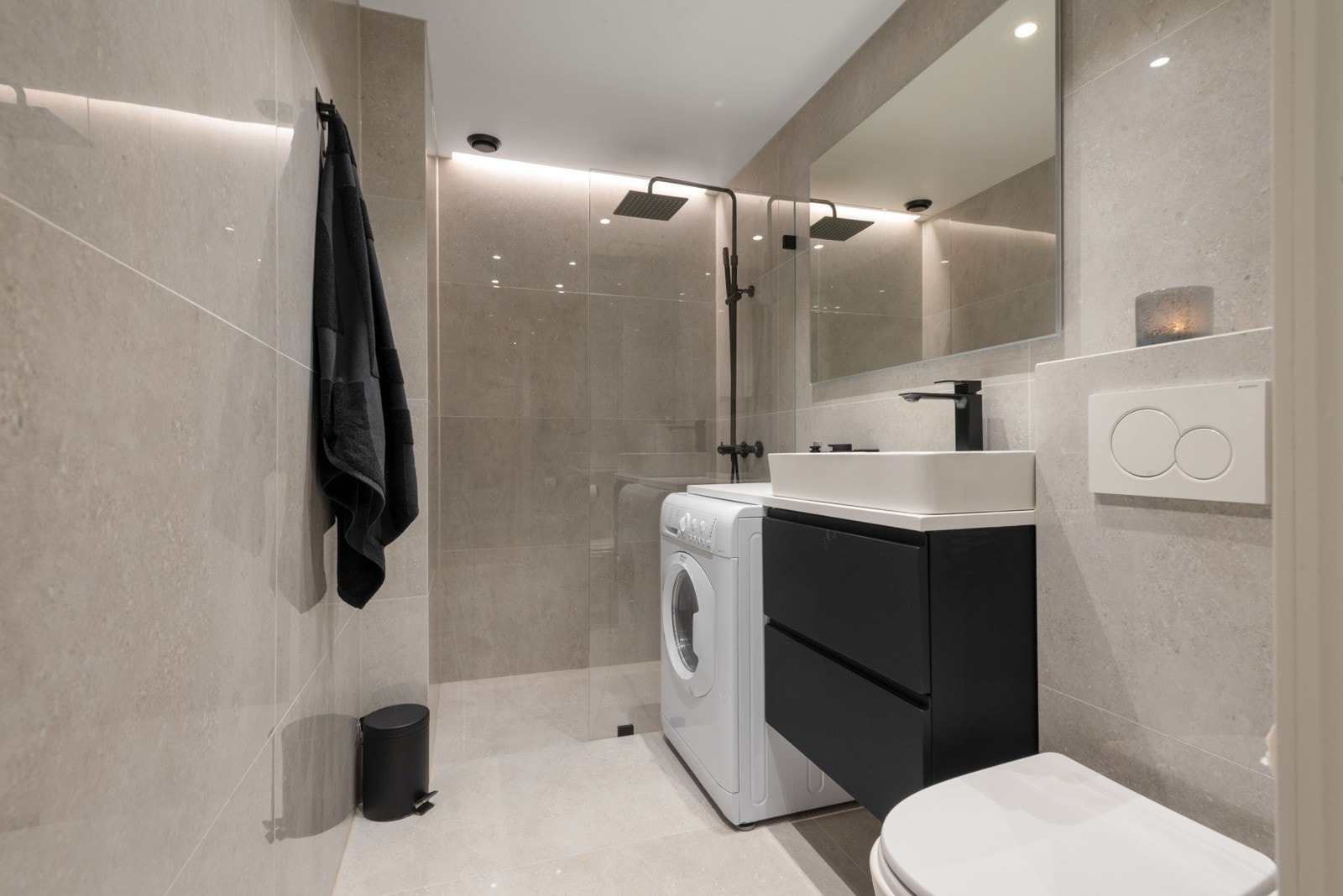 Badet er fra 2023. Ombyggingen av boligen omfattet utvidelse av badet. Galleribilde