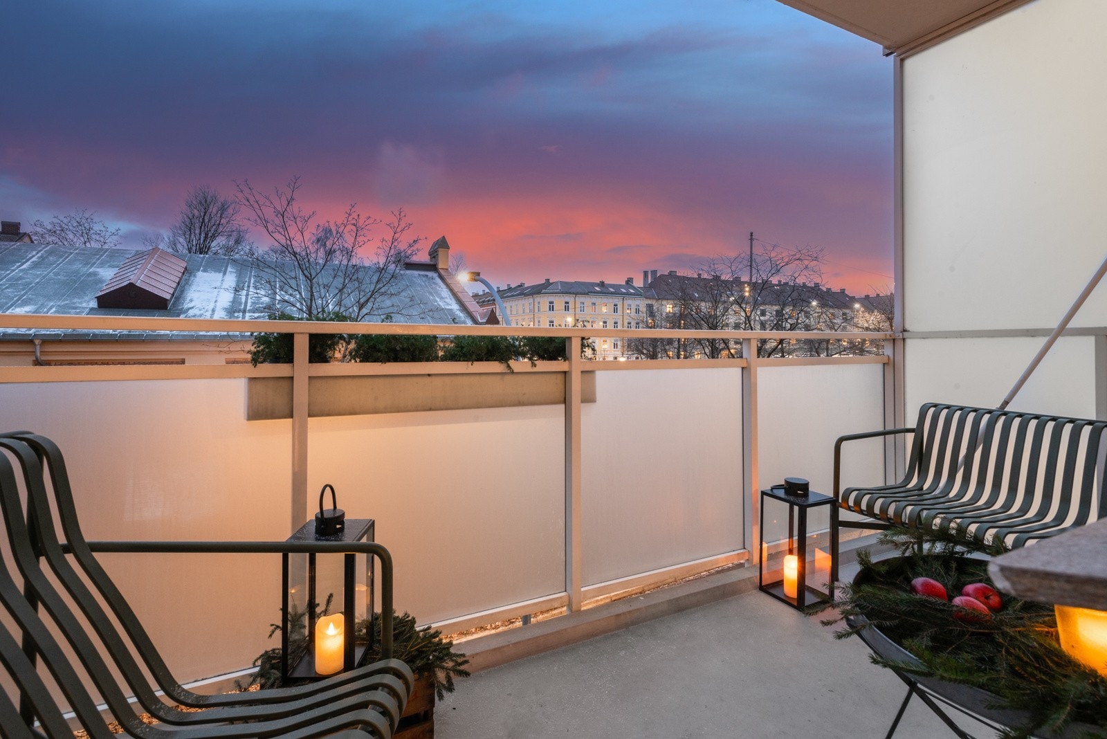 Utenfor stuen er det en nydelig, vestvendt balkong. Galleribilde