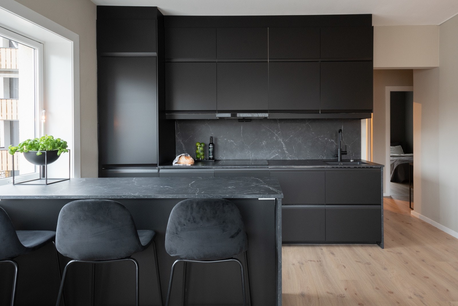 Det lekre kjøkkenet er levert av IKEA og ble montert i 2023. Galleribilde