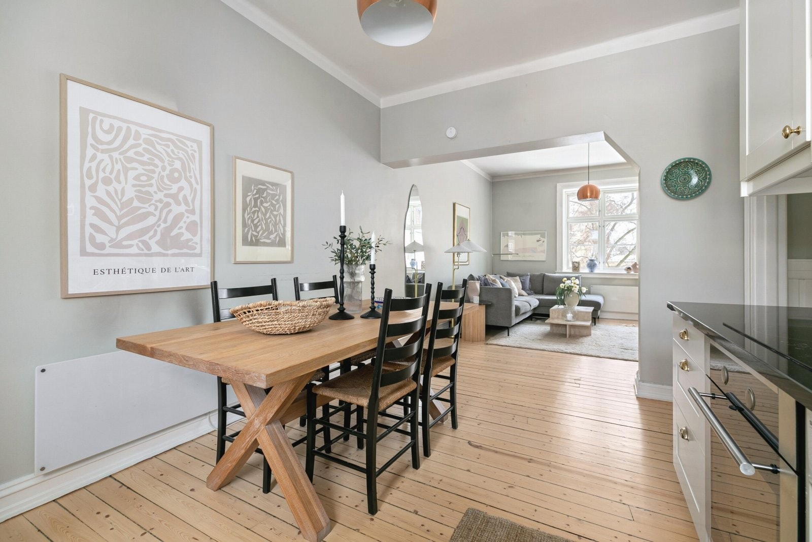 Boligen er plassert i den populære Lindern Hageby, kjent for sine idylliske omgivelser. Galleribilde