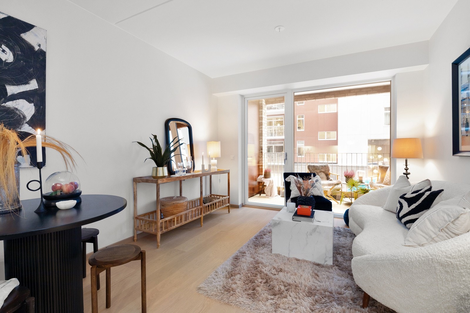 Velkommen til Lørenvangen 10B - En rålekker og splitter ny 2-roms med østvendt balkong på 5 m2 og 5-årsgaranti Galleribilde