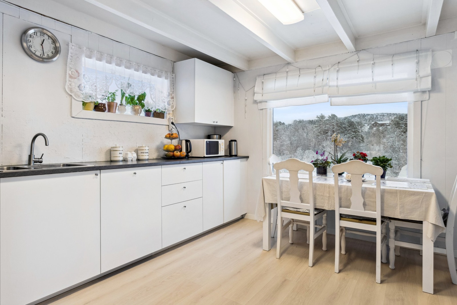 Nytt gulv på kjøkken Galleribilde