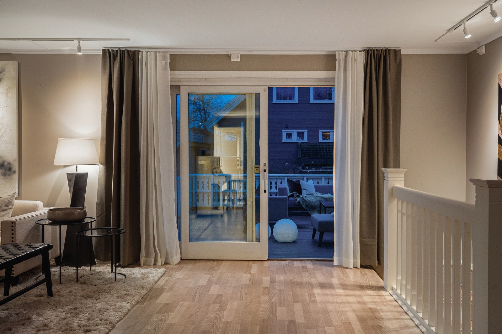 Begge stuer har utgang til en stor, solrik terrasse. Galleribilde