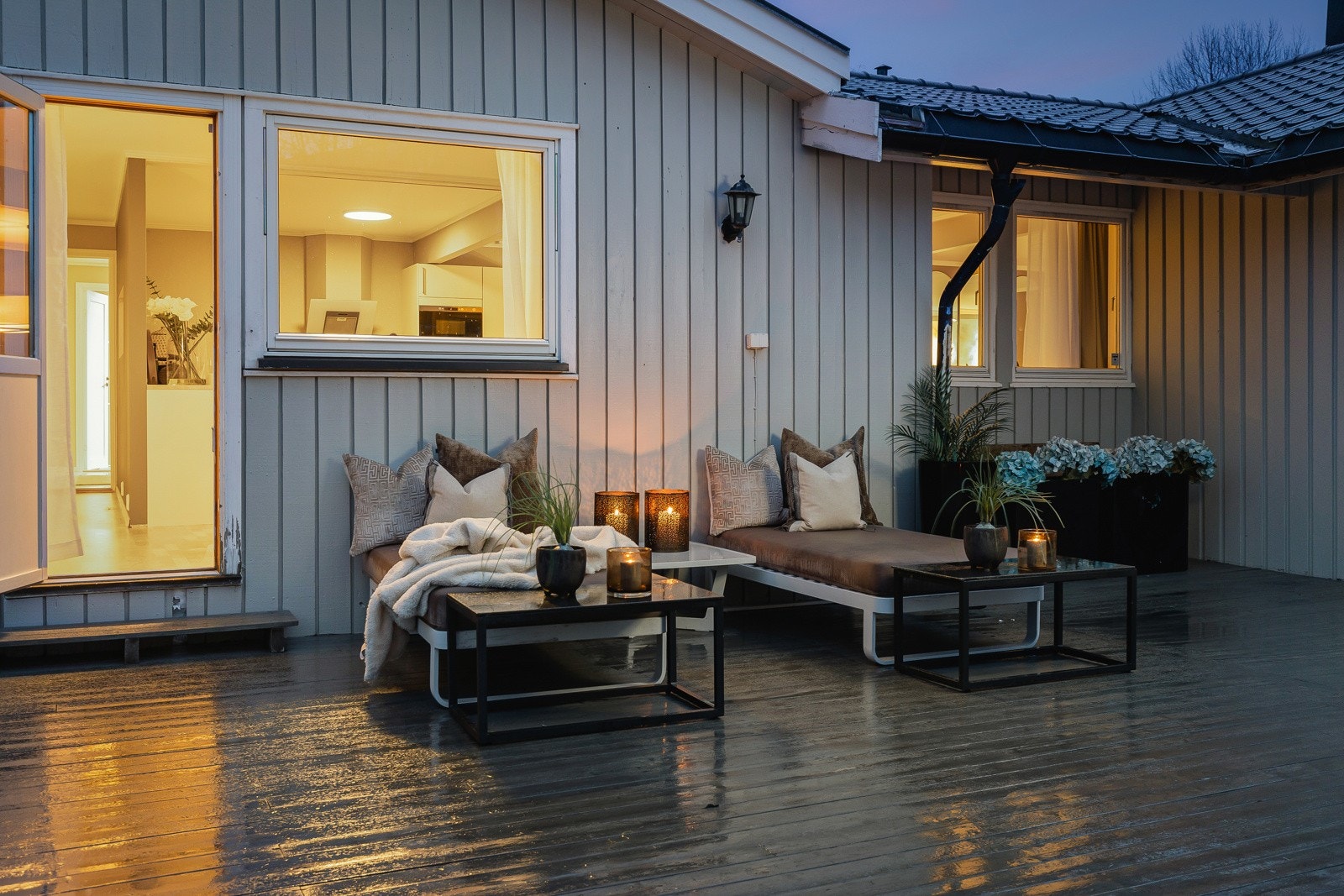 Terrassen måler til sammen godt over 90 kvm. Galleribilde