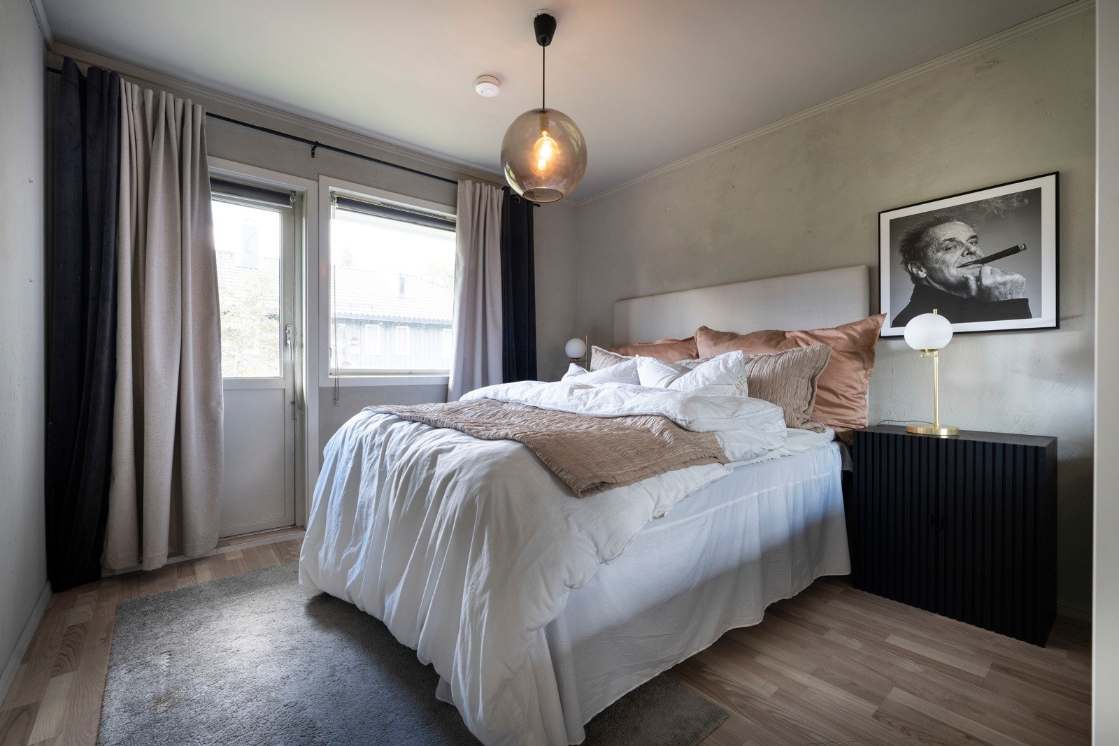 Ett av tre soverom i første etasje; 11 kvm. Galleribilde