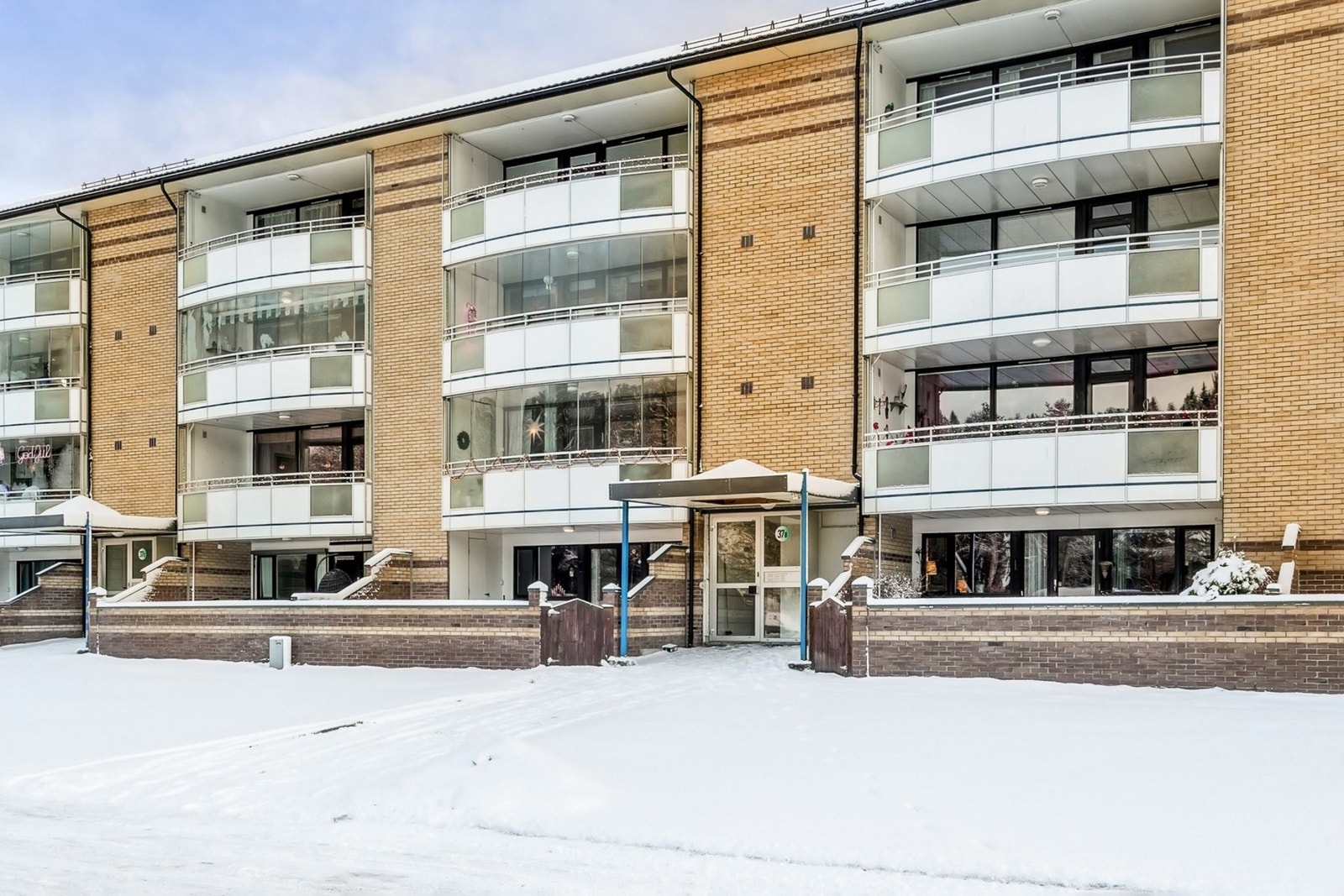 Leiligheten ligger i et veletablert borettslag med god økonomi, vaktmestertjenester og lave fellesutgifter. Galleribilde