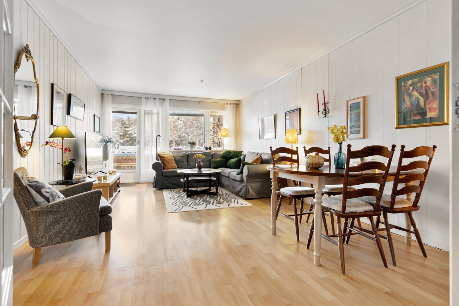 EiendomsMegler 1 ved June Marie Brovold har gleden av å presentere en lys og romslig 2-roms leilighet på Flatåsen. Galleribilde