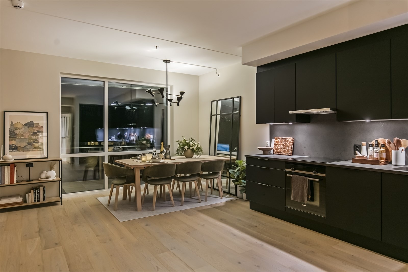 Leiligheten har både vannbåren gulvvarme og balansert ventilasjon. Her er det et godt inneklima. Galleribilde
