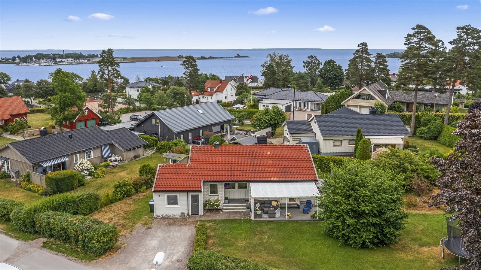 Nordvik v/jørgen Nyhus har gleden av å presentere Øvre Vargvei 2, en familievennlig enebolig som bl.a. byr på mye plass og et attraktivt og barnevennlig område Galleribilde
