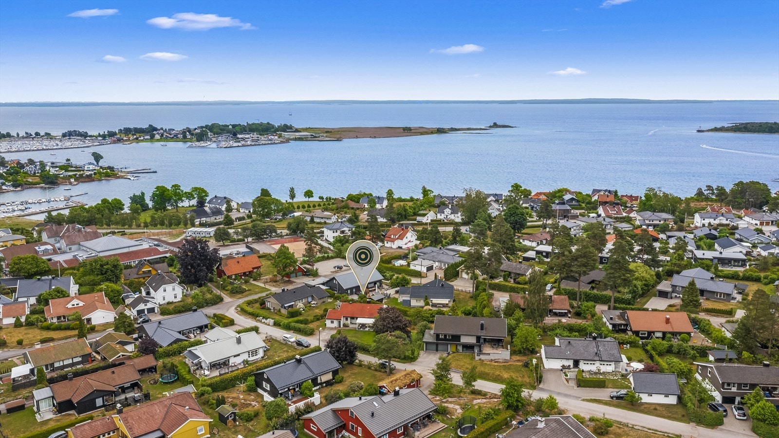 Det er kort vei til bl.a. barneskole, Klopp badestrand, småbåthavn og flotte turområder Galleribilde
