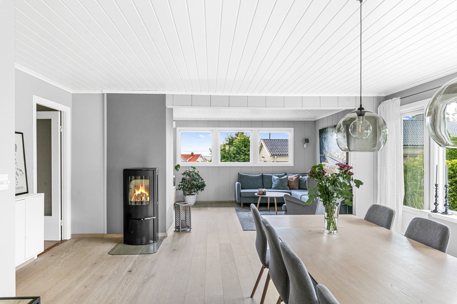 Det er nyere gulv og moderne farger på vegger Galleribilde