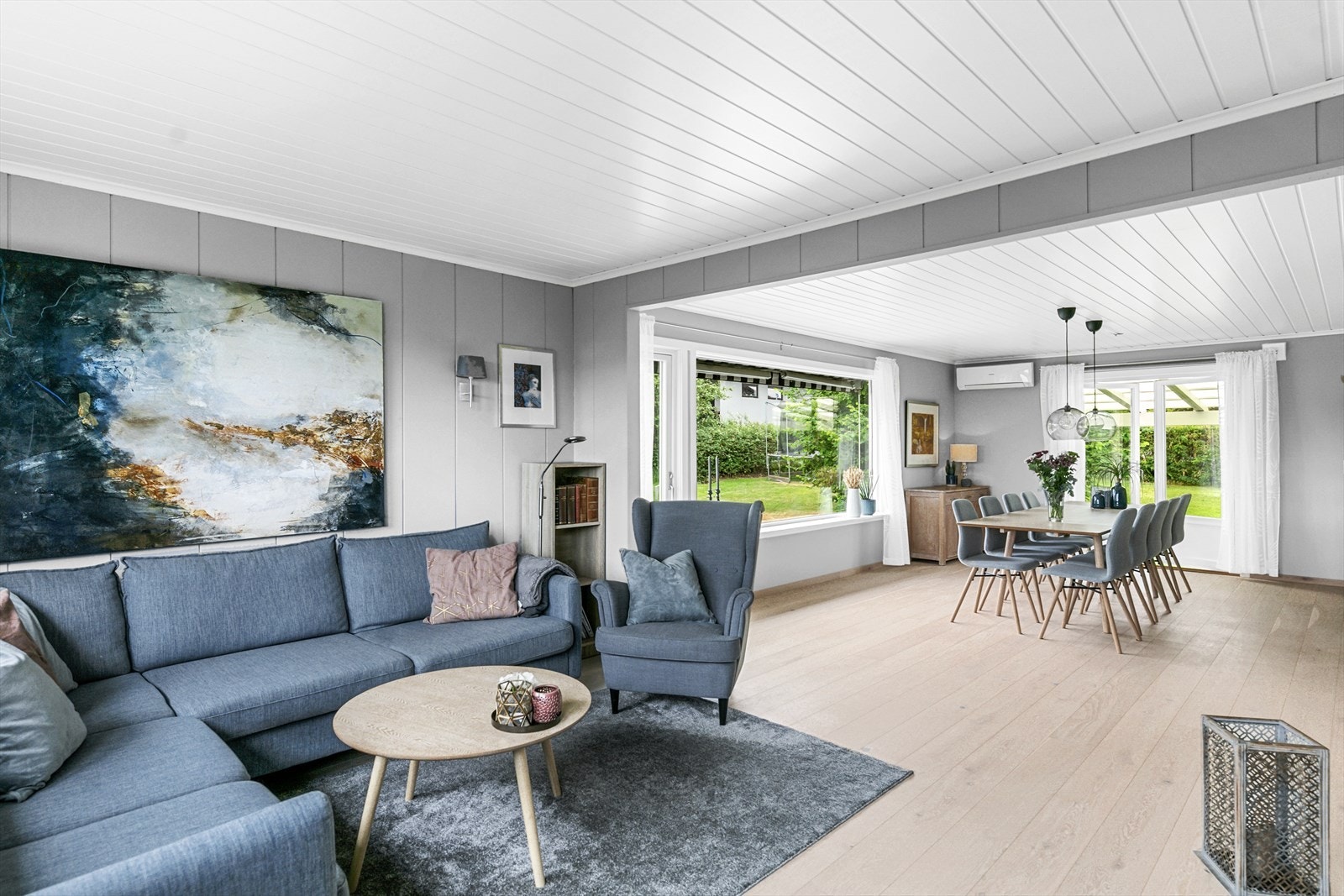 Samtidig er det godt med veggflater å møblere mot. Galleribilde