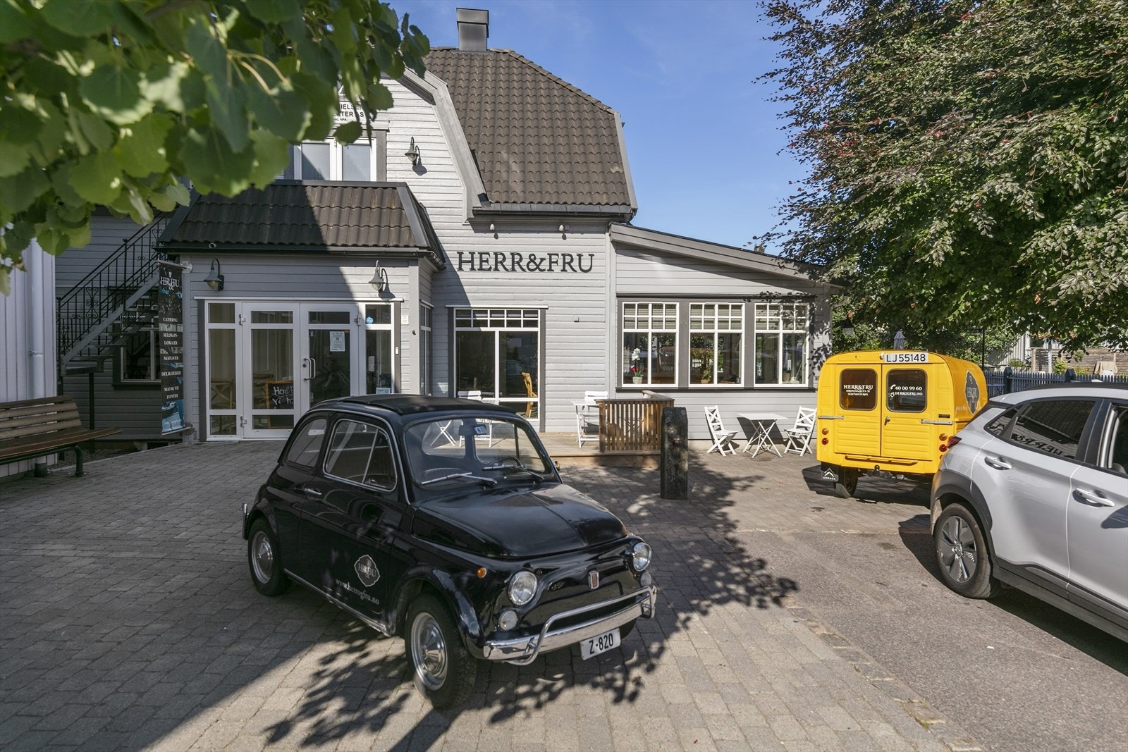 Butikker, caféer - Teie Torv er et hyggelig område. Galleribilde
