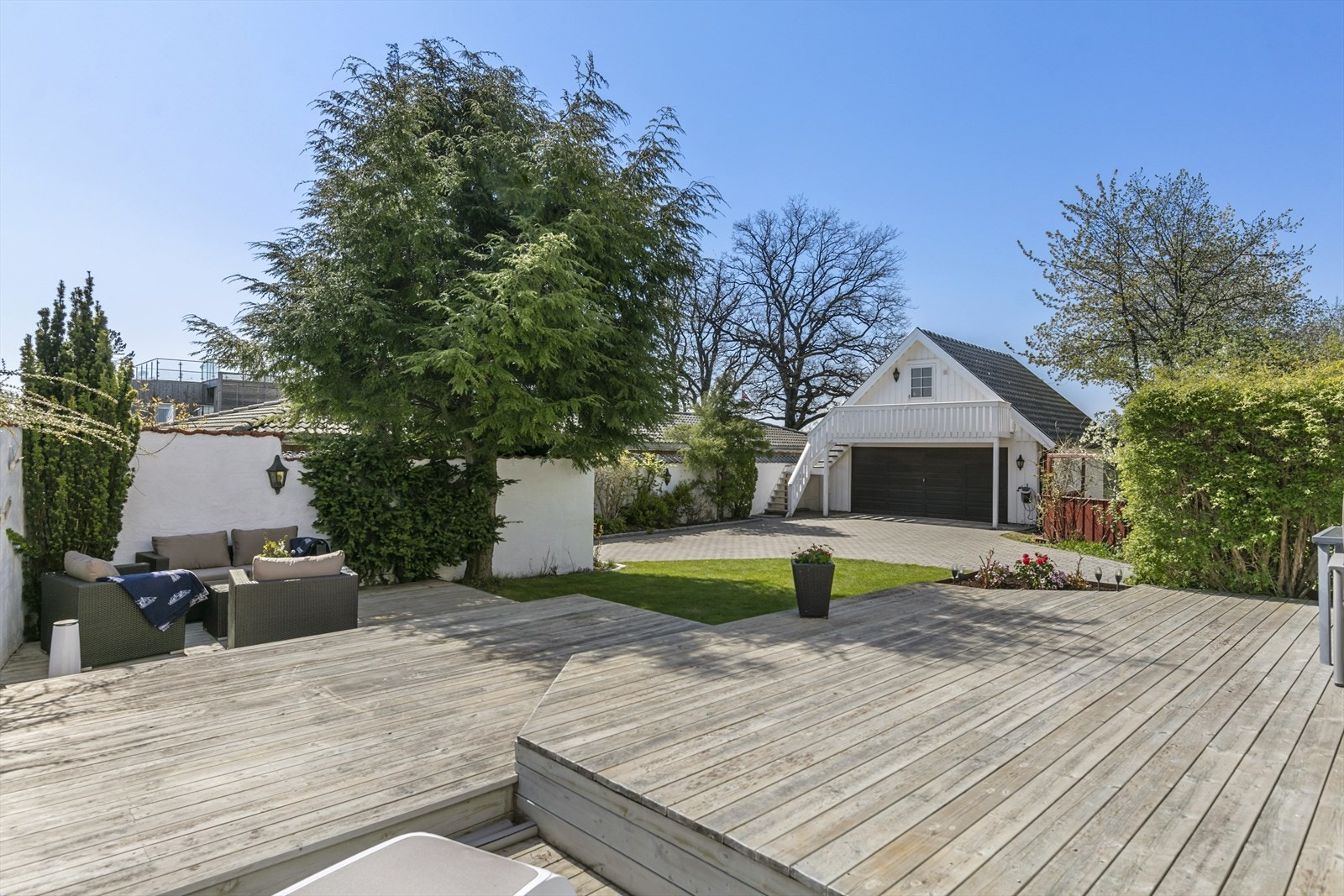 Fint med terrasse og ulike nivåer. Galleribilde