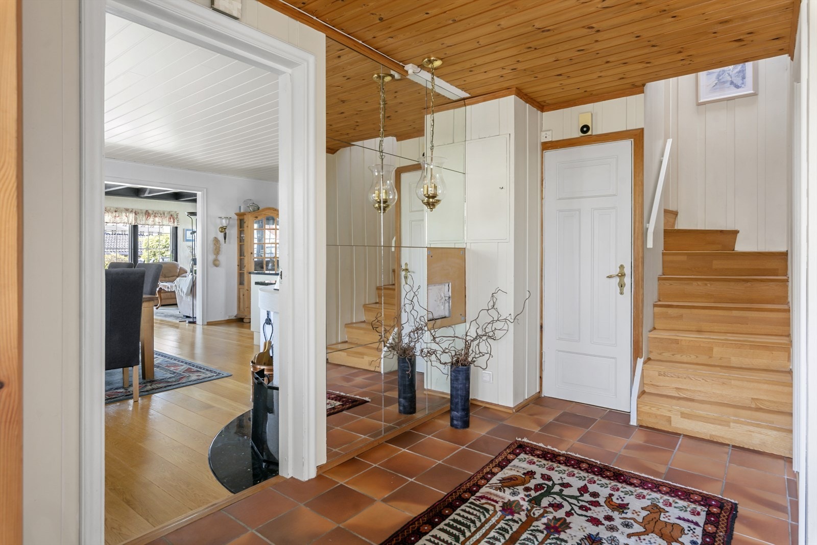 Hallen har varmekabler i gulvet. Galleribilde