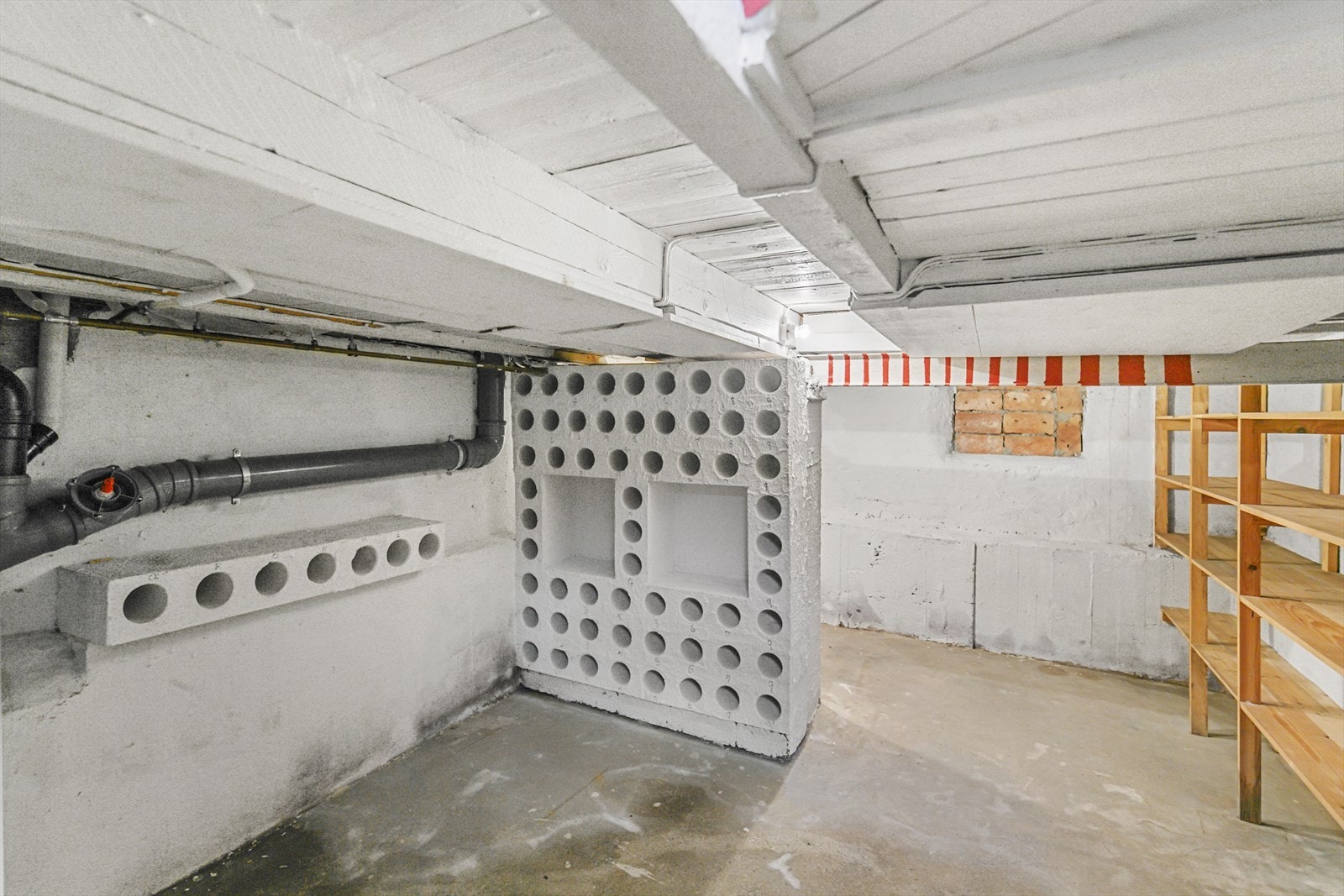 Kjeller med lagringsplass Galleribilde